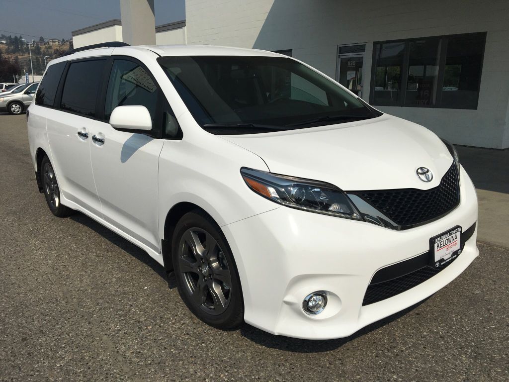 New 2017 Toyota Sienna SE 4 Door Mini-Van Passenger in Kelowna #7SN3652 ...